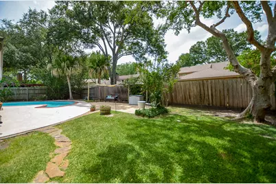 1702 Cherry Bend Drive, Houston, TX 77077 - Photo 27