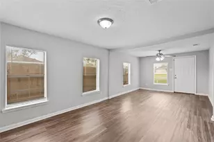 419 N Parrish St, Angleton, TX 77515 - Photo 15