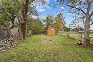 419 N Parrish St, Angleton, TX 77515 - Photo 25