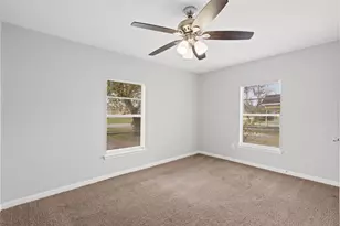 419 N Parrish St, Angleton, TX 77515 - Photo 13