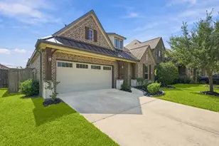 11022 Sarah Bluff Ln, Cypress, TX 77433 - Photo 3