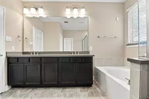 11022 Sarah Bluff Ln, Cypress, TX 77433 - Photo 29