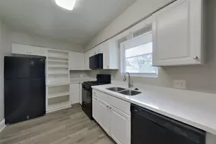 4427 Oakside Dr, Houston, TX 77053 - Photo 5