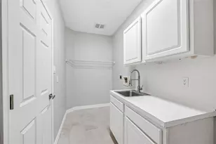 9806 Tanager Ln, Conroe, TX 77385 - Photo 17