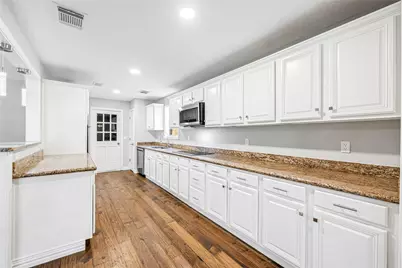 9806 Tanager Lane, Conroe, TX 77385 - Photo 9
