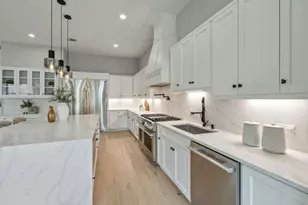 2046 MacArthur St, Houston, TX 77030 - Photo 13