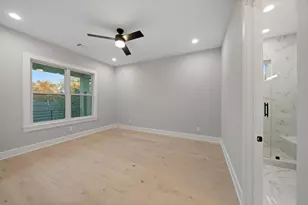 2046 MacArthur St, Houston, TX 77030 - Photo 31