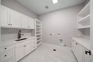 2046 MacArthur St, Houston, TX 77030 - Photo 33