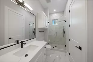 2046 MacArthur St, Houston, TX 77030 - Photo 29