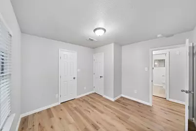 5814 Westover Street, Houston, TX 77033 - Photo 5