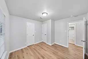 5814 Westover St, Houston, TX 77033 - Photo 5