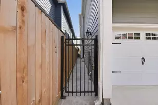 1020 W 22nd St, Houston, TX 77008 - Photo 5