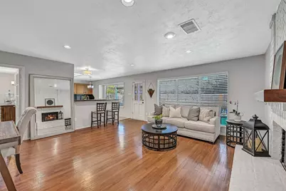 2205 S Mission Circle, Friendswood, TX 77546 - Photo 11