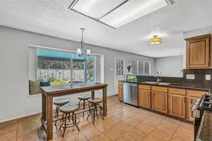 2205 S Mission Cir, Friendswood, TX 77546 - Photo 17