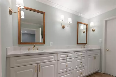 7823 Fairdale Lane, Houston, TX 77063 - Photo 39