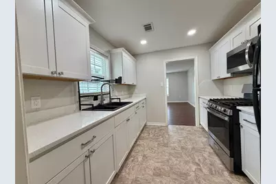 1427 W 7th Street, Freeport, TX 77541 - Photo 7