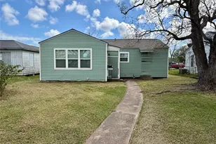 1427 W 7th St, Freeport, TX 77541 - Photo 1