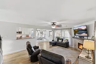 6621 Blue Hollow Ln, Dickinson, TX 77539 - Photo 9