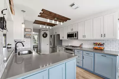 6621 Blue Hollow Lane, Dickinson, TX 77539 - Photo 13