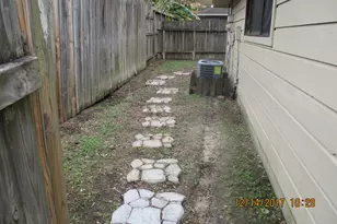 10826 Sugar Hill Dr, Houston, TX 77042 - Photo 13