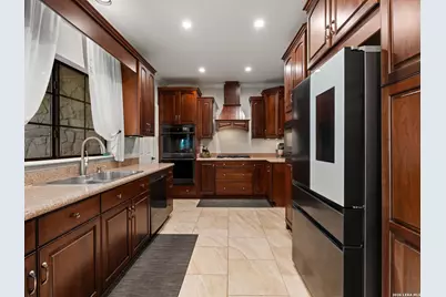 8638 Classic Oaks Ln, San Antonio, TX 78255 - Photo 17