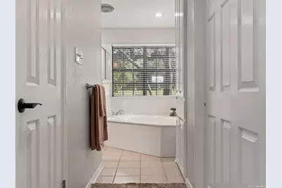 8638 Classic Oaks Ln, San Antonio, TX 78255 - Photo 25