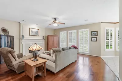 27 N Duskwood Place, The Woodlands, TX 77381 - Photo 17