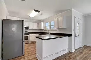 5309 Perry Ave, Galveston, TX 77551 - Photo 7