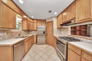 12122 Dorrance Ln, Meadows Place, TX 77477 - Photo 19