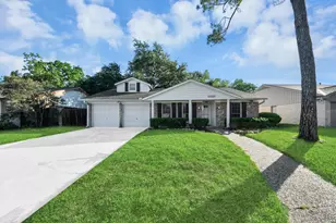 12122 Dorrance Ln, Meadows Place, TX 77477 - Photo 3