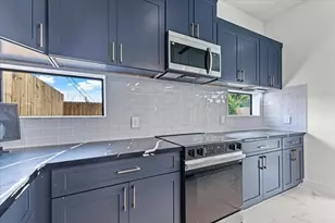 5110 Longmeadow St, Houston, TX 77033 - Photo 3