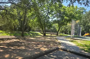 600 Hilliard St, Conroe, TX 77301 - Photo 15