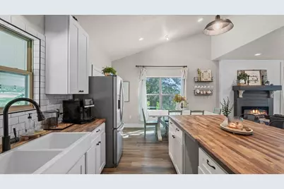 147 Wildwood Lake Drive N, Huntsville, TX 77340 - Photo 13