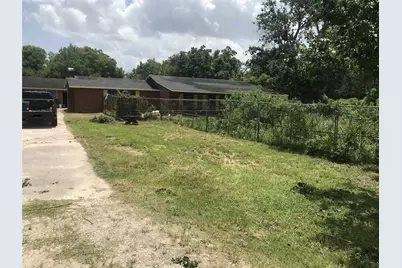 117 W Archer Road, Baytown, TX 77521 - Photo 3