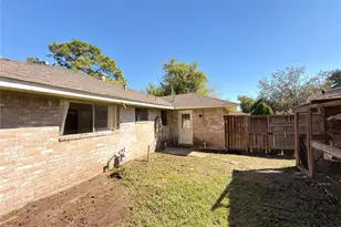 6406 Tall Willow Dr, Houston, TX 77088 - Photo 15