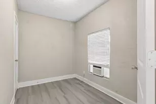 1709 W 4th St, Freeport, TX 77541 - Photo 11