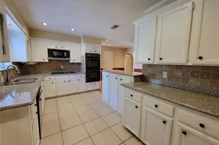 2419 Stonecrest Dr, Houston, TX 77018 - Photo 3