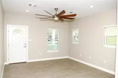 919 N Avenue C, Freeport, TX 77541 - Photo 5