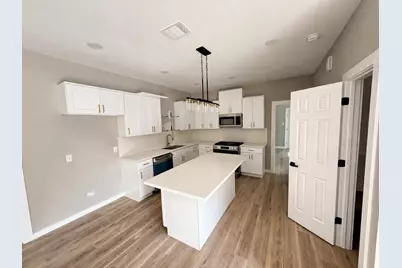 1422 W Willis Street #B, Alvin, TX 77511 - Photo 3