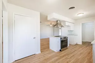 802 Wright St, El Campo, TX 77437 - Photo 9