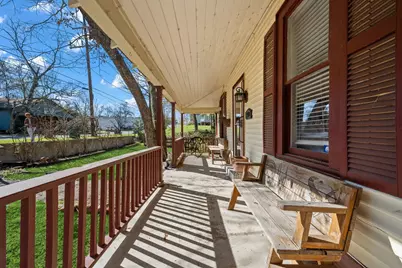 908 Sam Houston Avenue, Huntsville, TX 77320 - Photo 3