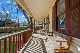 908 Sam Houston Ave, Huntsville, TX 77320 - Photo 3