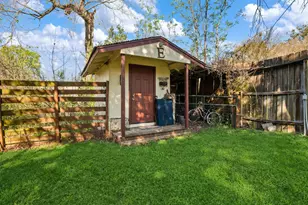 908 Sam Houston Ave, Huntsville, TX 77320 - Photo 19