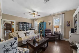 908 Sam Houston Ave, Huntsville, TX 77320 - Photo 5