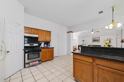 9927 Glenkirk Drive, Houston, TX 77089 - Photo 7