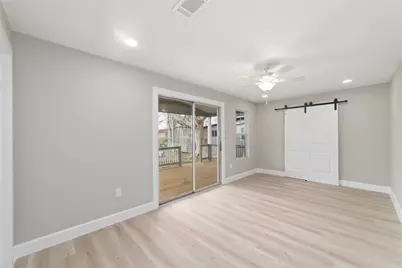 1416 E Avenue B, Bay City, TX 77414 - Photo 9