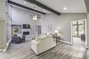 211 Big Hollow Ln, Houston, TX 77042 - Photo 9