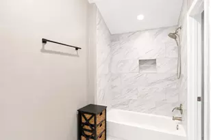 211 Big Hollow Ln, Houston, TX 77042 - Photo 33