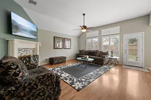 1122 Glenmeadows Dr, La Porte, TX 77571 - Photo 9