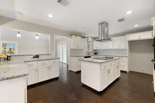 9232 Vickijohn Dr, Houston, TX 77031 - Photo 5